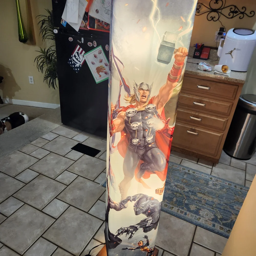 Marvel Avengers Floor Lamp. - Picture 4 of 8